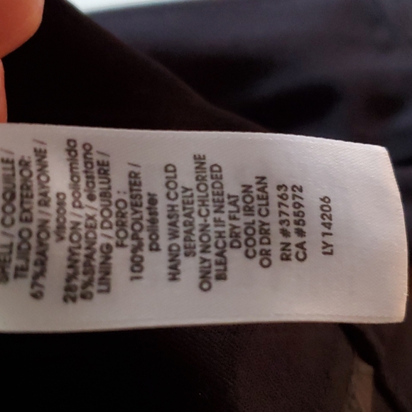 Size 14 unlined zippered blazer. Never worn. Black. Princess lines and pockets - Picture 2 of 3